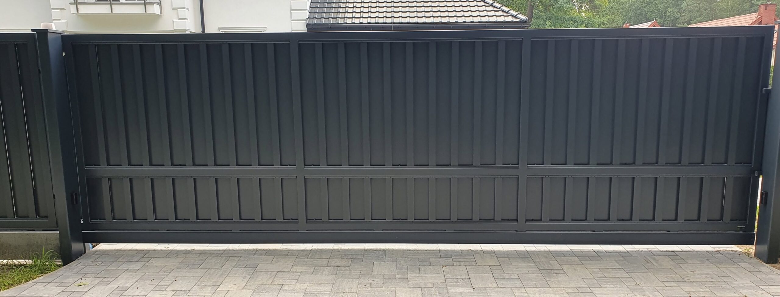 Bramy — realizacja Usługowego Zakładu Ślusarskiego Metaloplastyka, Brzesko