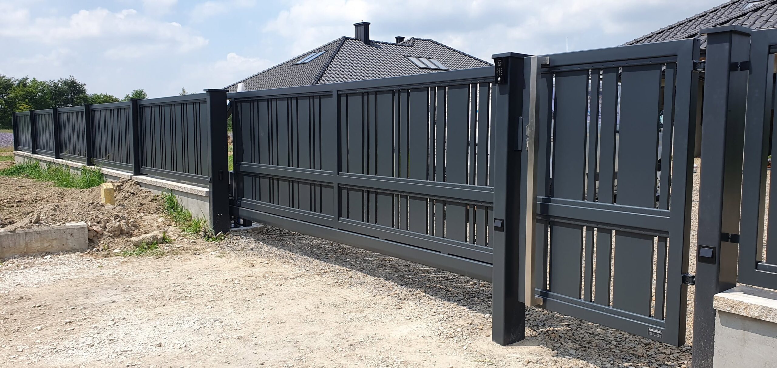 Bramy — realizacja Usługowego Zakładu Ślusarskiego Metaloplastyka, Brzesko