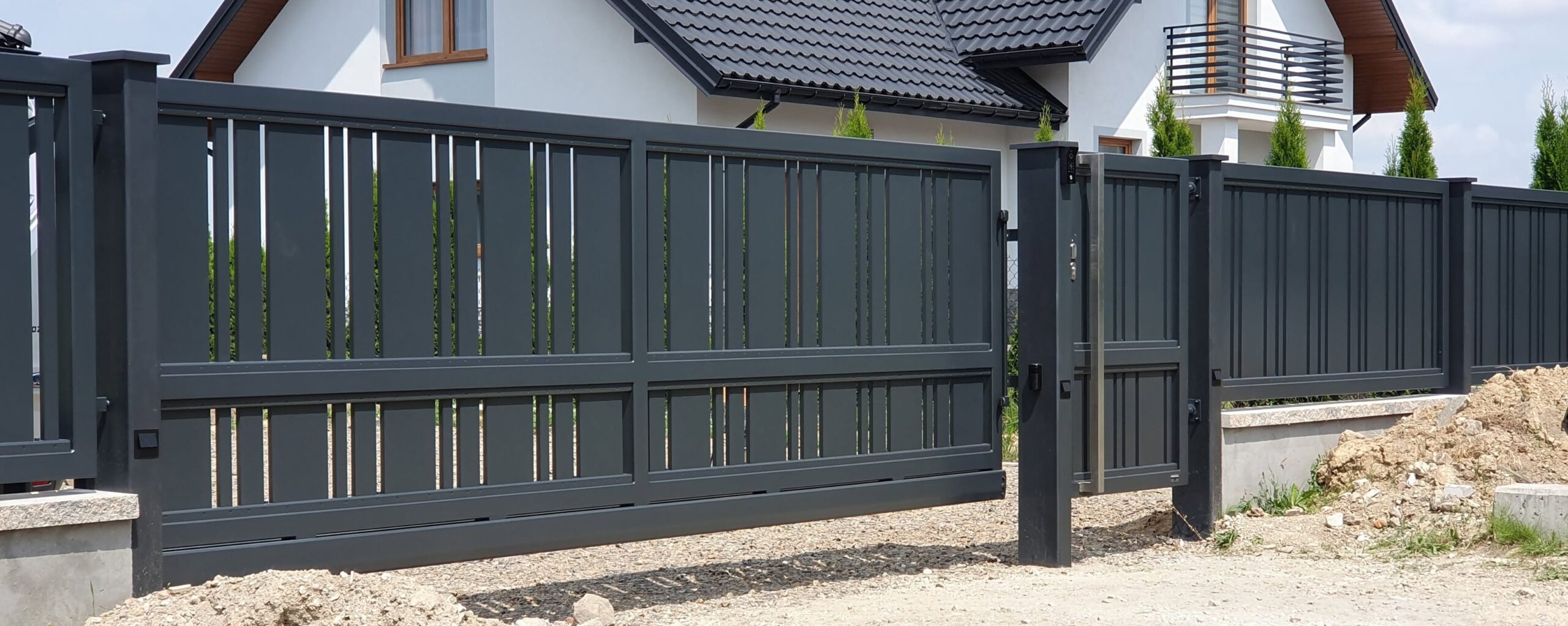 Bramy — realizacja Usługowego Zakładu Ślusarskiego Metaloplastyka, Brzesko