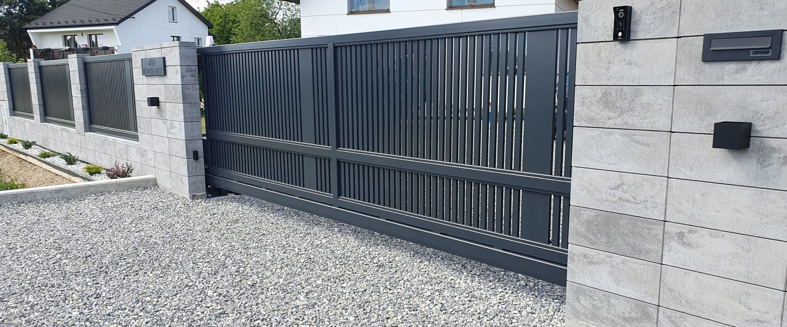 Bramy — realizacja Usługowego Zakładu Ślusarskiego Metaloplastyka, Brzesko