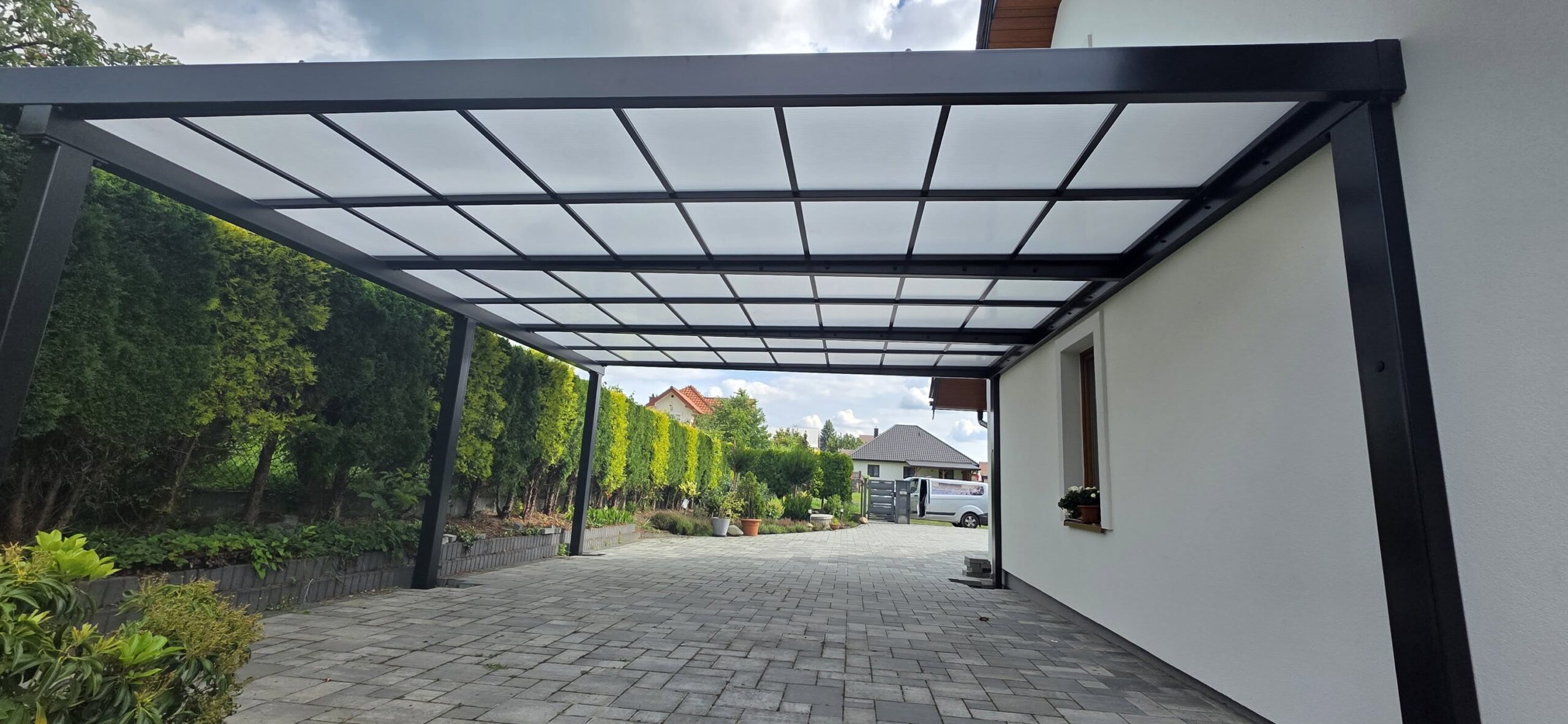 Zadaszenia i altany — realizacja Usługowego Zakładu Ślusarskiego Metaloplastyka, Brzesko