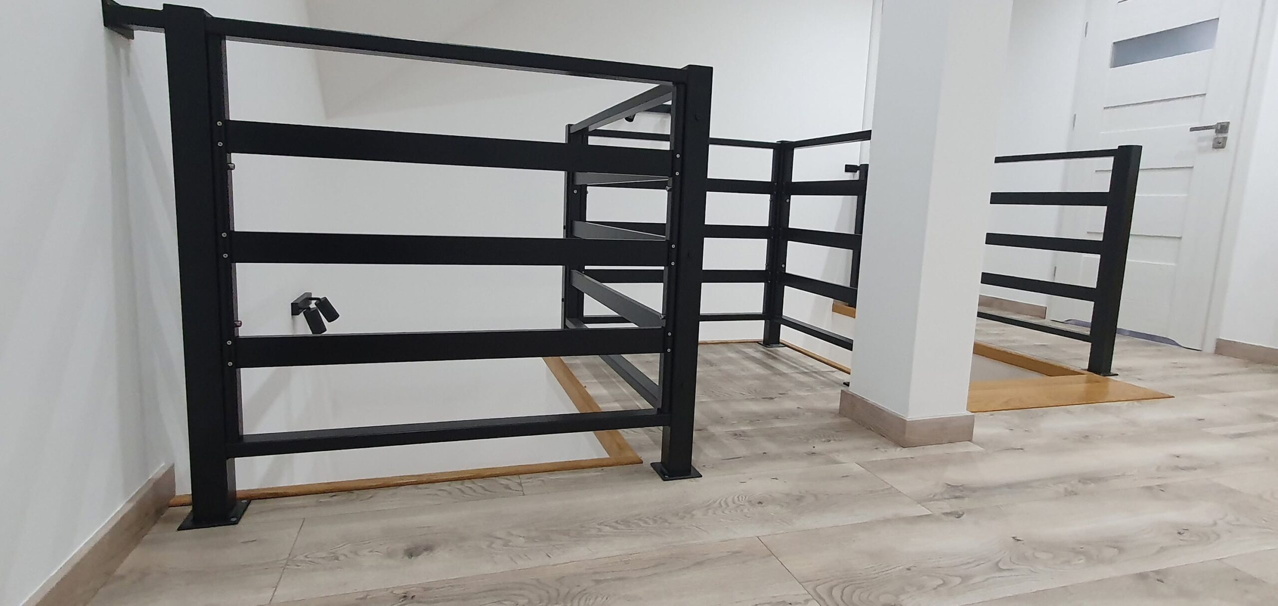 Balustrady — realizacja Usługowego Zakładu Ślusarskiego Metaloplastyka, Brzesko