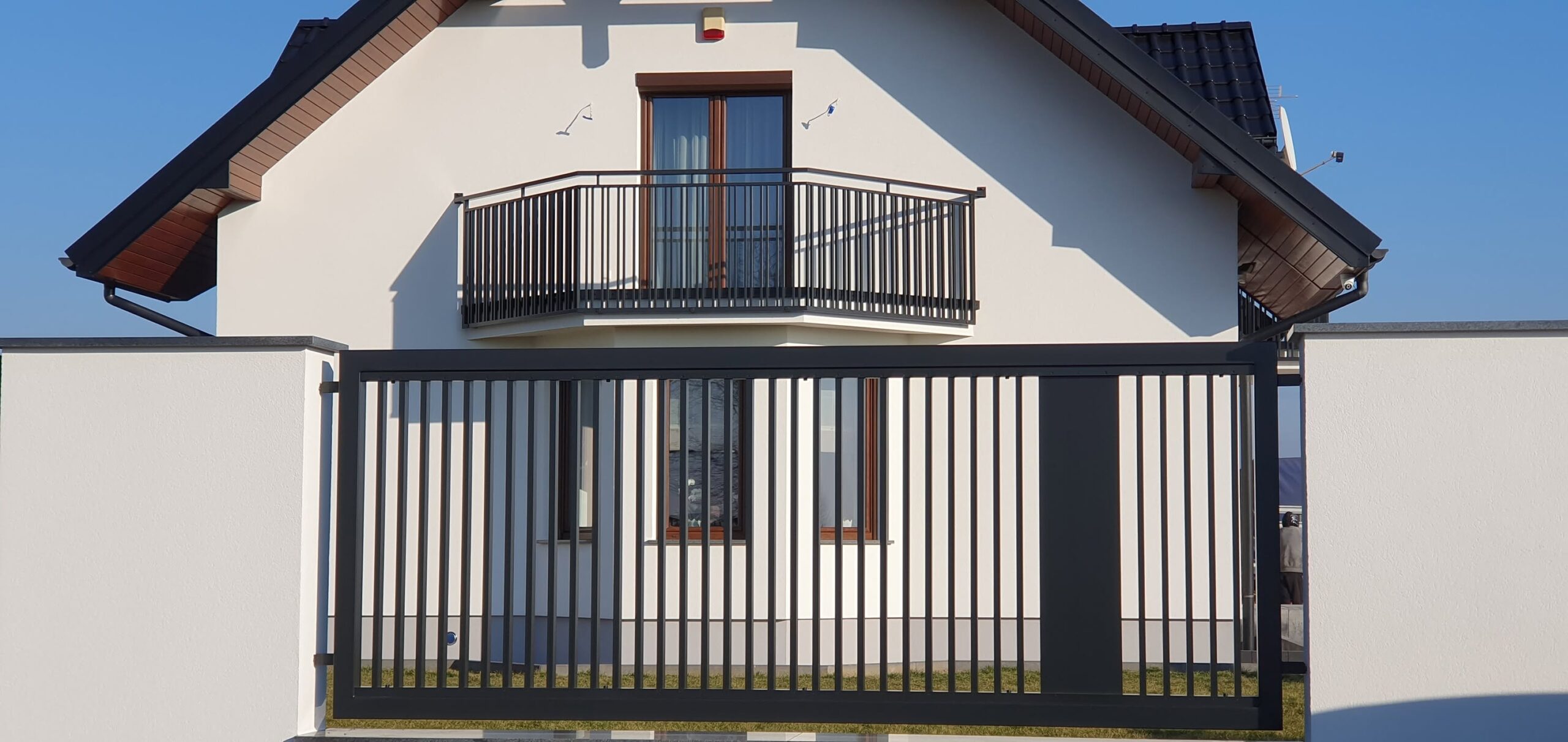 Bramy — realizacja Usługowego Zakładu Ślusarskiego Metaloplastyka, Brzesko