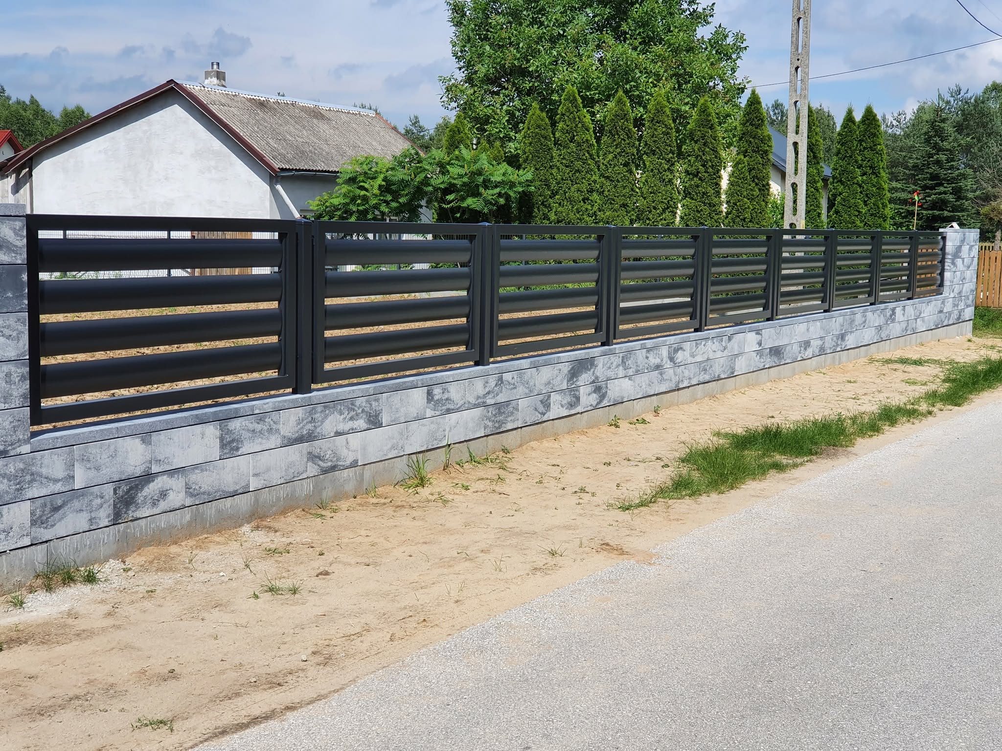 Przęsła — realizacja Usługowego Zakładu Ślusarskiego Metaloplastyka, Brzesko