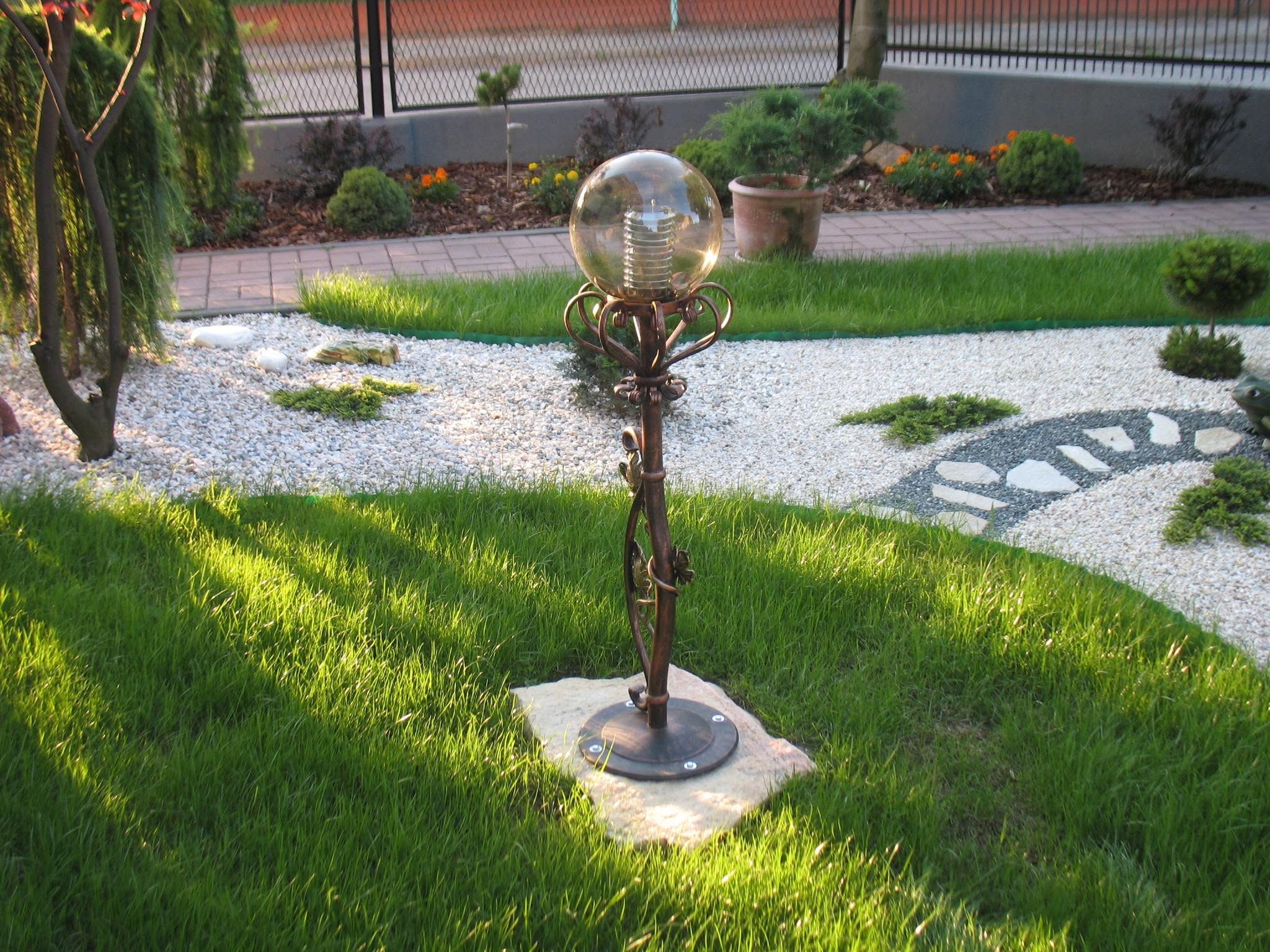 Lampy — realizacja Usługowego Zakładu Ślusarskiego Metaloplastyka, Brzesko