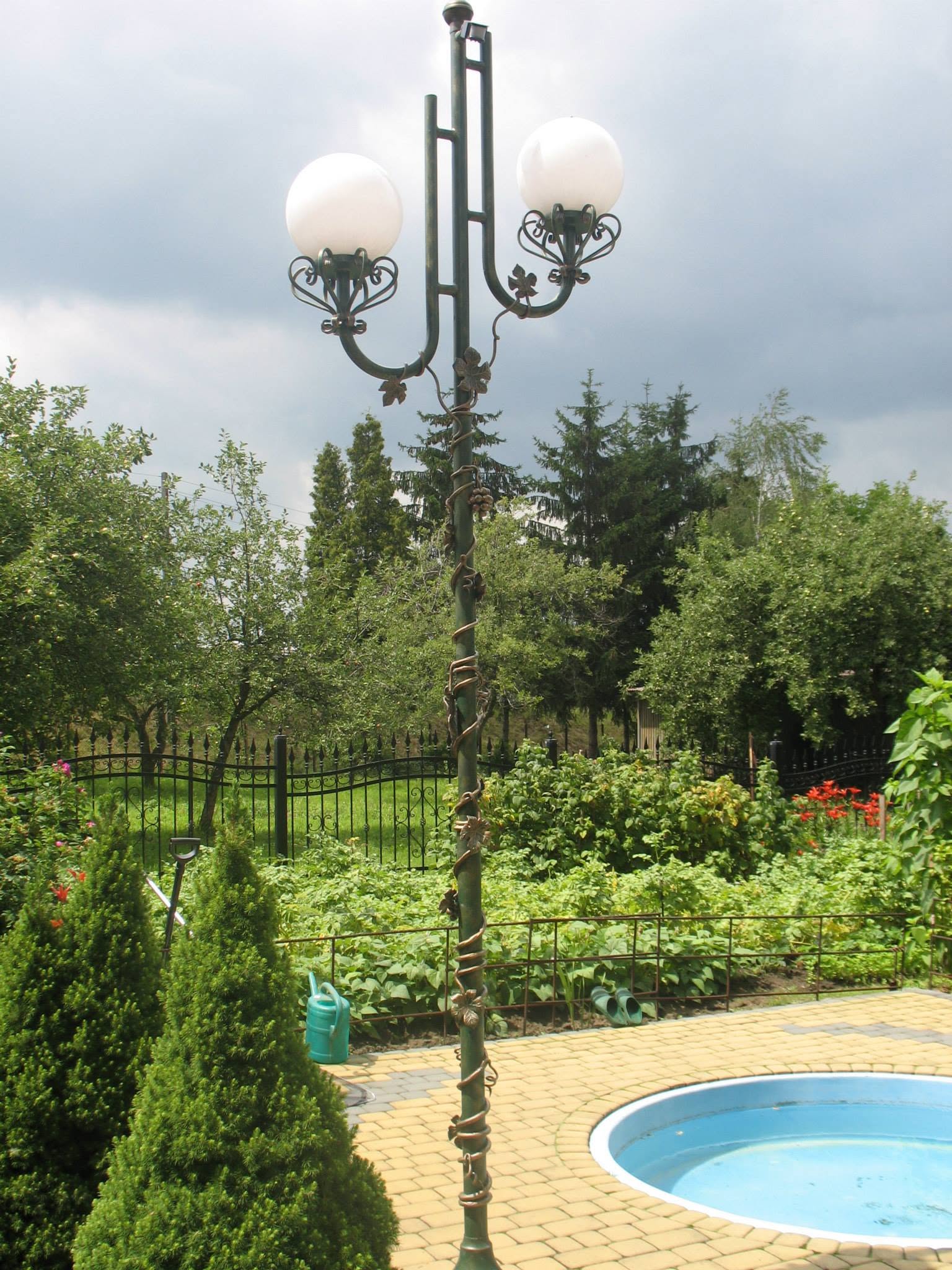 Lampy — realizacja Usługowego Zakładu Ślusarskiego Metaloplastyka, Brzesko