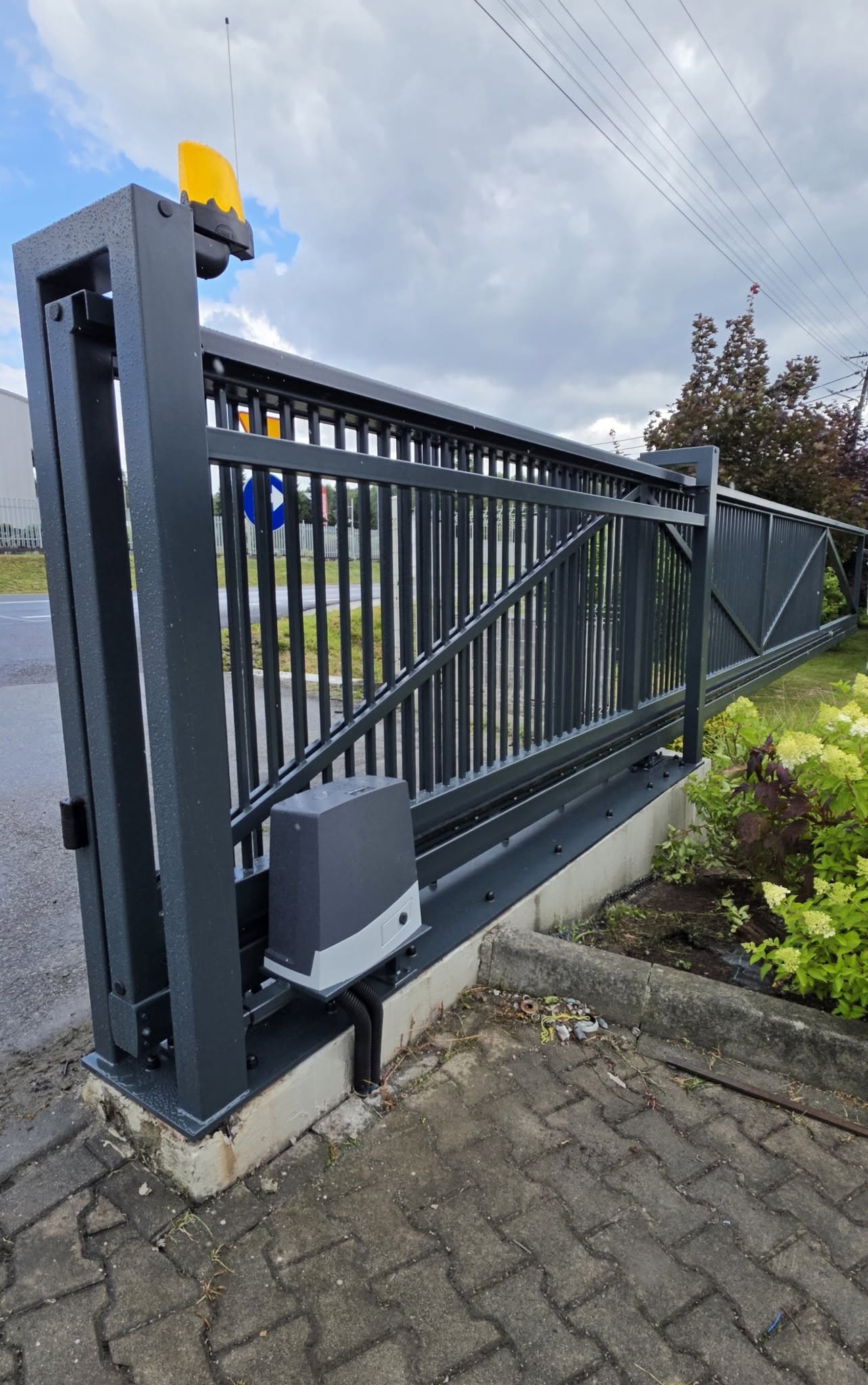 Bramy przemysłowe — realizacja Usługowego Zakładu Ślusarskiego Metaloplastyka, Brzesko