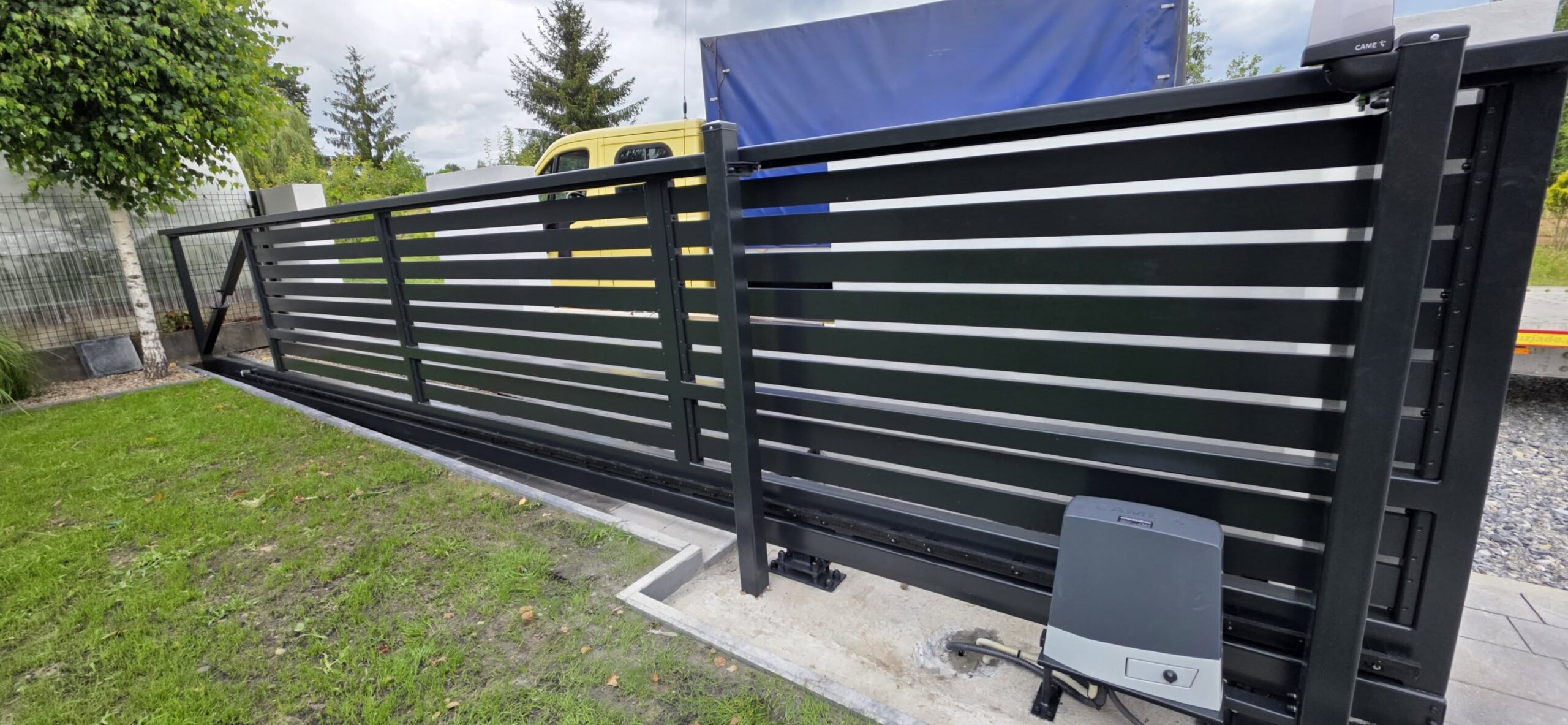 Automatyka do bram — realizacja Usługowego Zakładu Ślusarskiego Metaloplastyka, Brzesko
