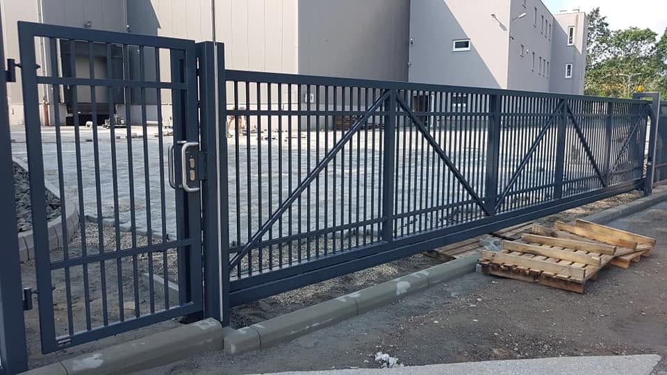 Konstrukcje stalowe wielkogabarytowe — realizacja Usługowego Zakładu Ślusarskiego Metaloplastyka, Brzesko