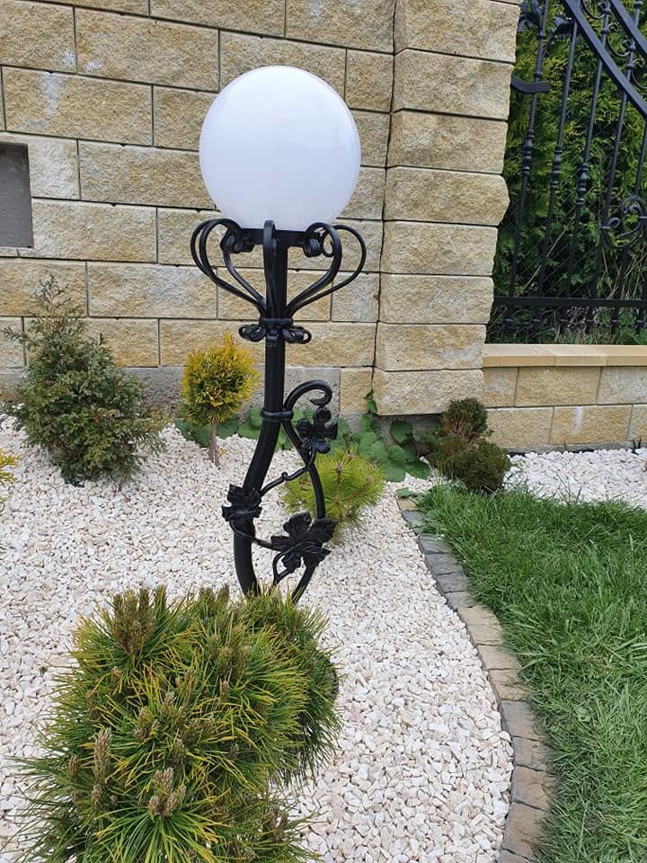 Lampy — realizacja Usługowego Zakładu Ślusarskiego Metaloplastyka, Brzesko
