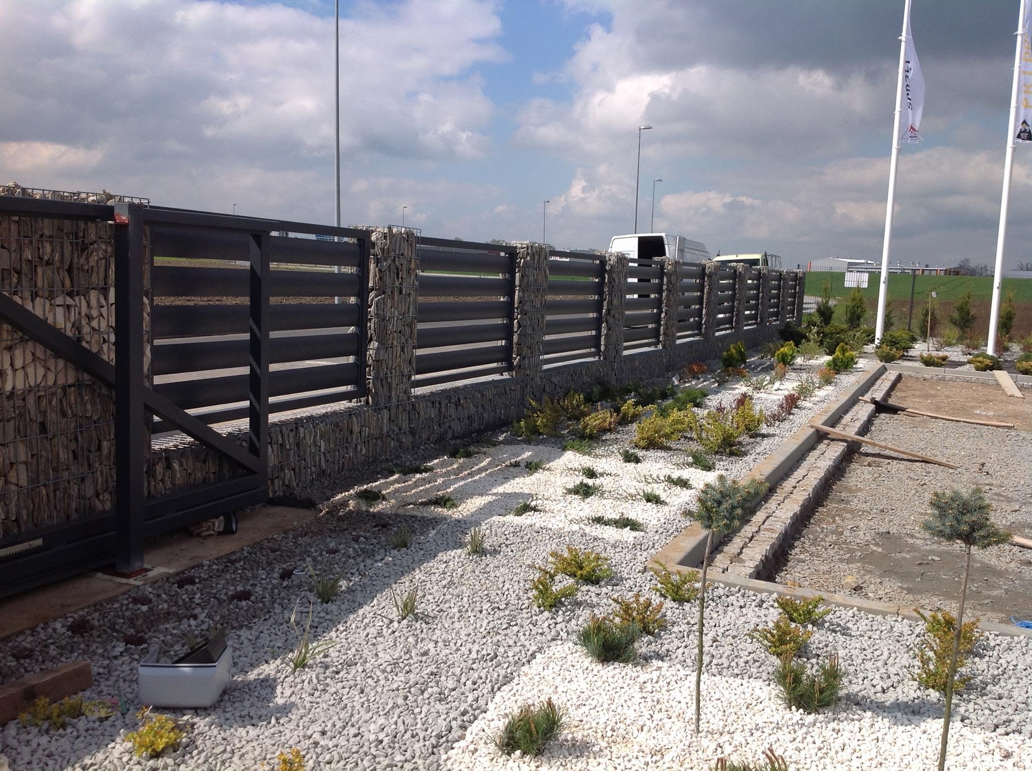 Ogrodzenia i gabiony — realizacja Usługowego Zakładu Ślusarskiego Metaloplastyka, Brzesko