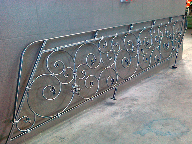 Balustrady — realizacja Usługowego Zakładu Ślusarskiego Metaloplastyka, Brzesko
