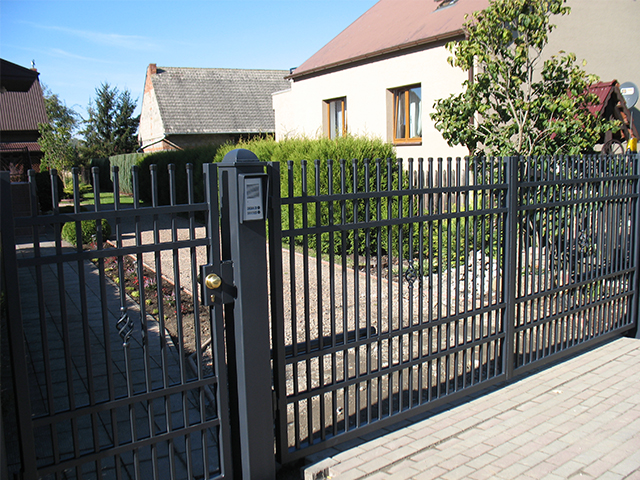 Bramy — realizacja Usługowego Zakładu Ślusarskiego Metaloplastyka, Brzesko