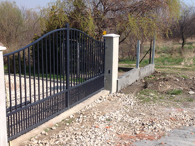 Bramy — realizacja Usługowego Zakładu Ślusarskiego Metaloplastyka, Brzesko