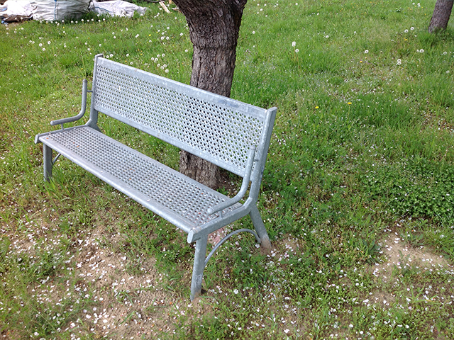Stoliki i ławki — realizacja Usługowego Zakładu Ślusarskiego Metaloplastyka, Brzesko