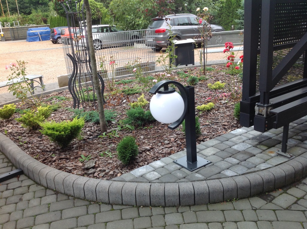 Lampy — realizacja Usługowego Zakładu Ślusarskiego Metaloplastyka, Brzesko