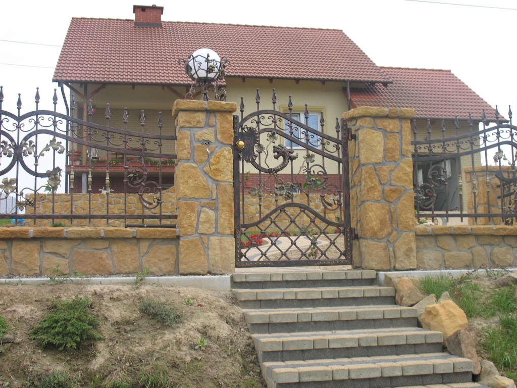 Lampy — realizacja Usługowego Zakładu Ślusarskiego Metaloplastyka, Brzesko